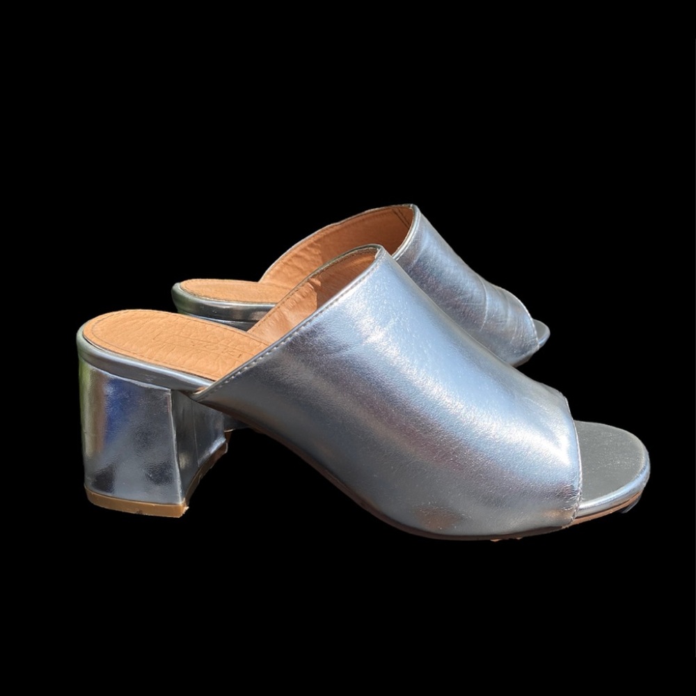 Ladies Silver slip-on shoes size 6 with 3” chunk heel.